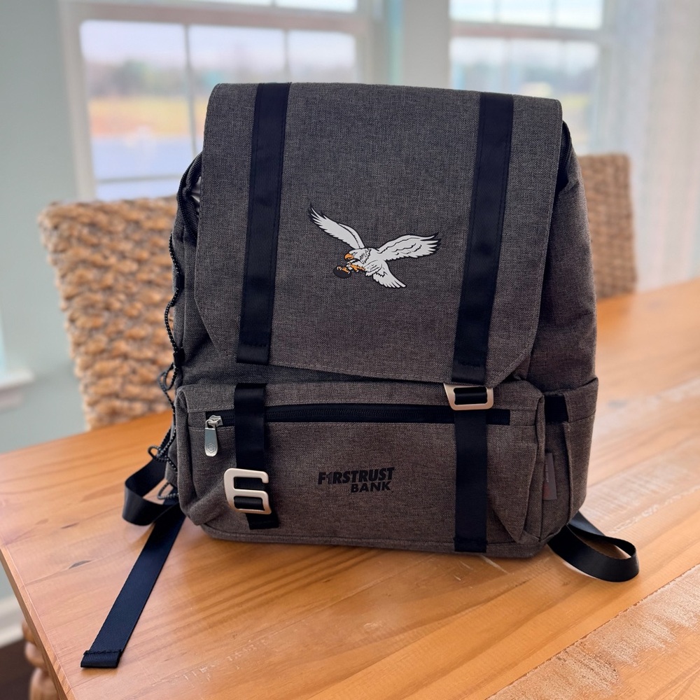 NWT NFL Oniva Philadelphia Eagles Traverse Wipeable Fabric Cooler Backpack grey